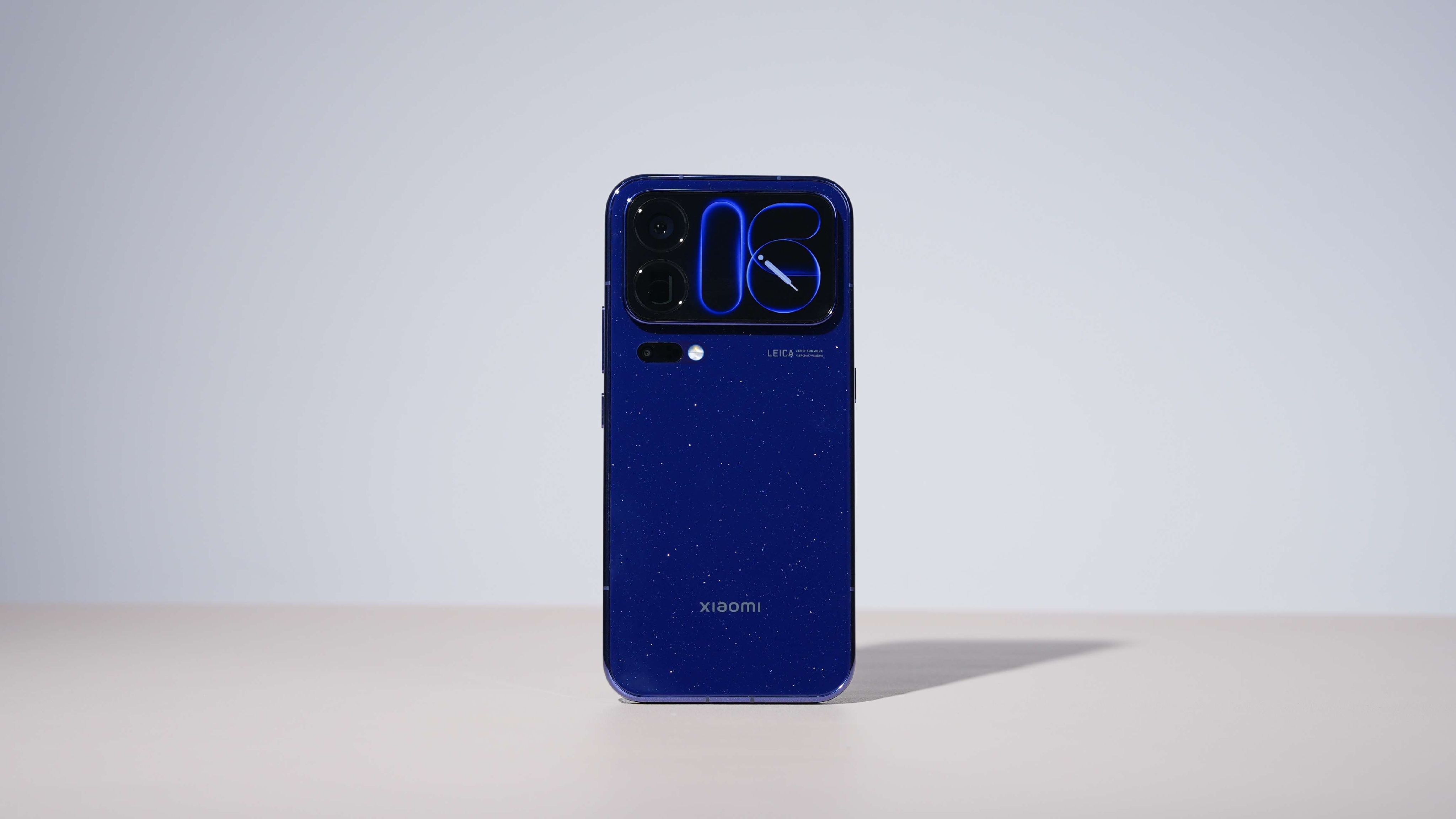 xiaomi-18-pro-max-mau-xanh-nuoc-bien